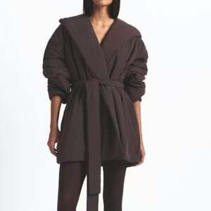 NikeSKIMS Nylon Woven Wrap Coat Phoenix Med (OVERSIZED) NWOT *SOLD OUT ON SITE*